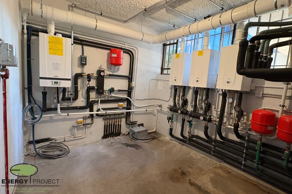 Συστοιχία επίτοιχων λεβήτων ισχύος 144 kW