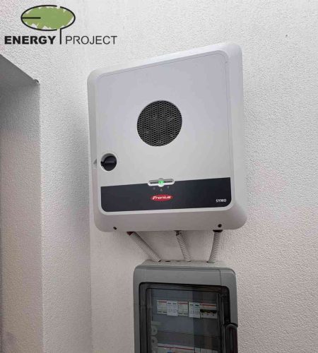 Inverter Fronius και ηλεκτρολογικός πίνακας φωτοβολταϊκού στο Κρυονέρι